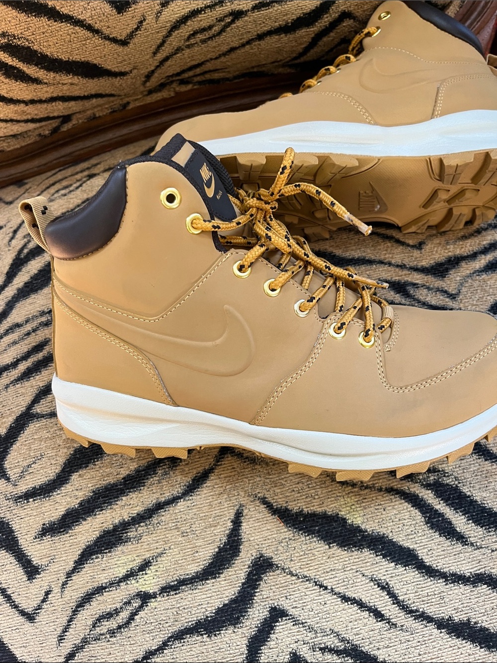 Nike Manoa Mens 8.5 Tan and Black Work Boot - Picture 4 of 16